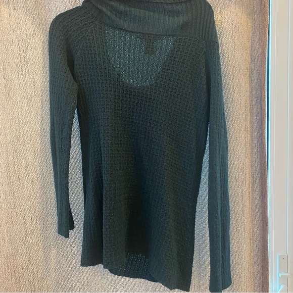 Aqua sweater with button on right top. Large - Picture 2 of 4